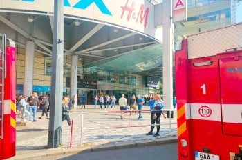 Торговый центр в Праге эвакуировали из-за пожара в ресторане