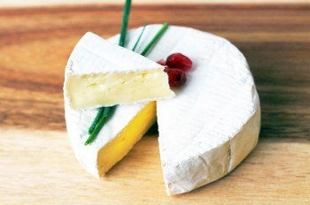 В чешские супермаркеты попал опасный для здоровья сыр