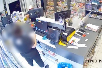 В Чехии грабитель угрожал продавщице «пистолетом», сложенным из пальцев