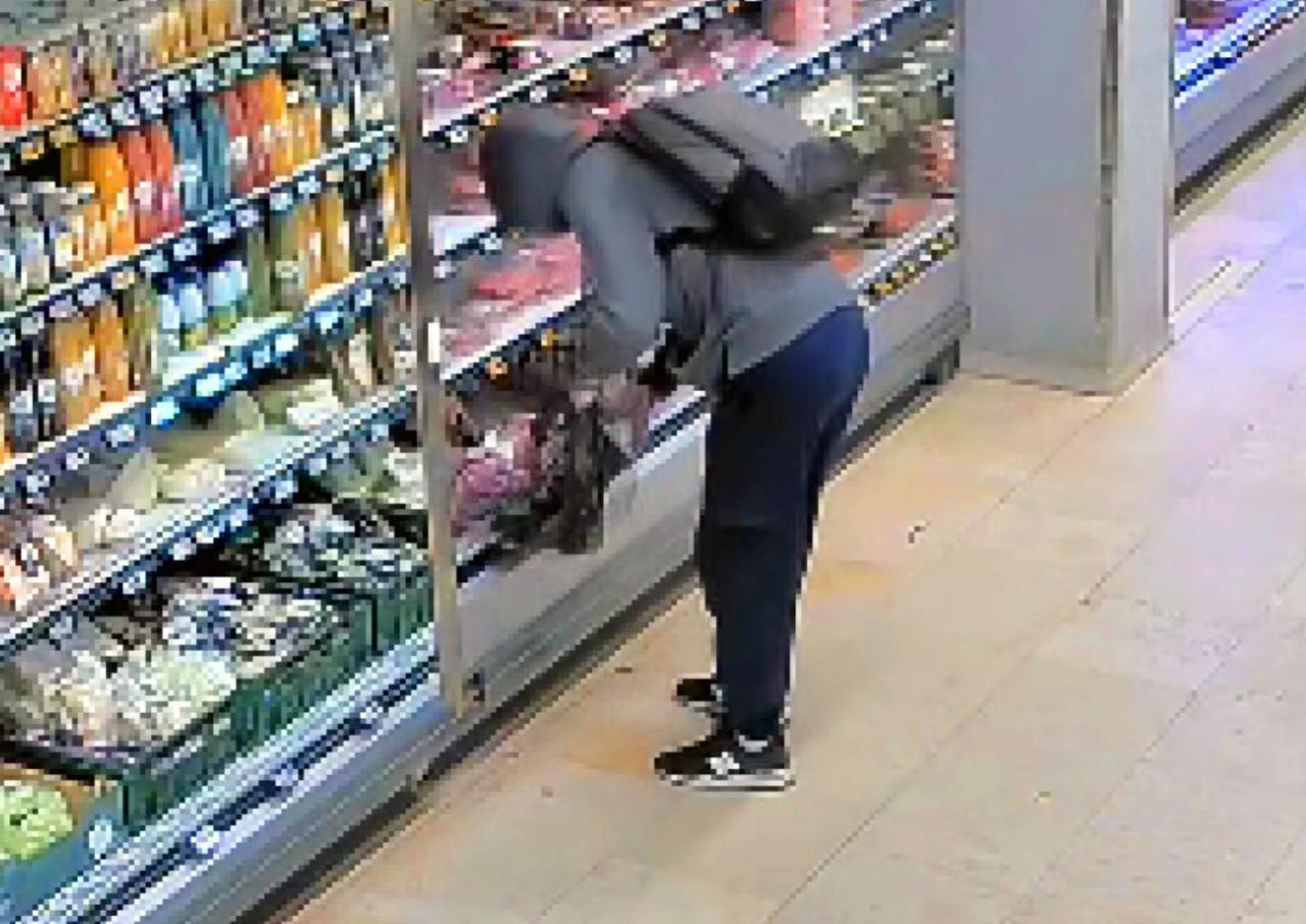 В Чехии задержали серийного магазинного вора: видео