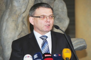 Истекал кровью и думал о Троцком: глава чешского МИД рассказал об аварии