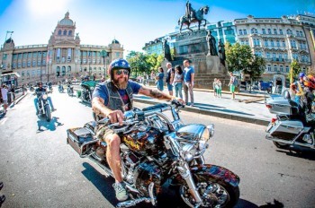 Сегодня в центре Праги состоится масштабный мотопробег Harley-Davidson