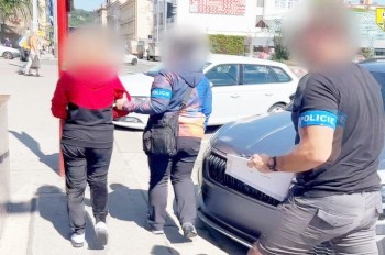 В Праге мошенница получила от добросердечных прохожих 270 тыс. крон