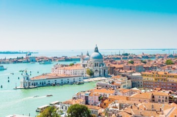 Венеция начнет брать с туристов-однодневок плату за вход в центр города