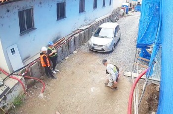 В Праге вор прикинулся рабочим и украл со стройки дорогой пылесос: видео