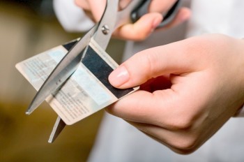Банки в Чехии закрывают счета россиян. Законно ли это? Отвечает юрист