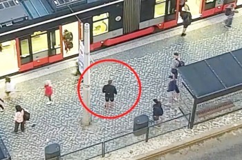 Небывало дерзкий вор в Праге попал на видео