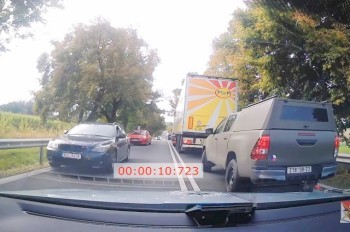 Как водители должны реагировать на звук сирены: видео чешской полиции