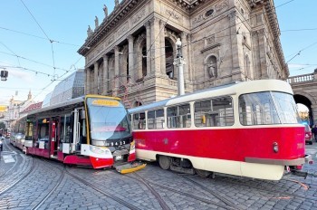 В центре Праги столкнулись два трамвая