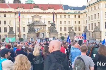 В центре Праги прошла демонстрация против президента Чехии 