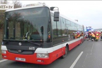 В Праге у автобуса на ходу отвалилось колесо