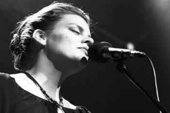 Вера Полозкова впервые выступит в Праге