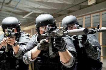 Ошибочка вышла: французский спецназ взял штурмом не ту квартиру