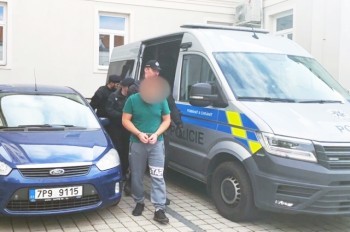В Чехии суд арестовал иностранца, взорвавшего петарду в своей жене
