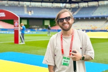 Лидер группы «Без обмежень» спел гимн Украины перед матчем с Македонией: видео