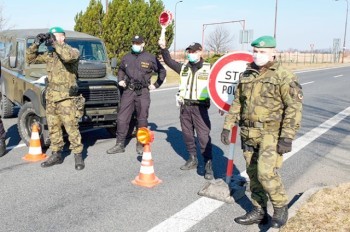 Проверки на границе с Чехией вводит и Австрия