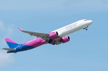 В летевший в Прагу самолет дважды ударила молния