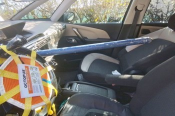 В Чехии водителю и пассажиру несказанно повезло при ДТП