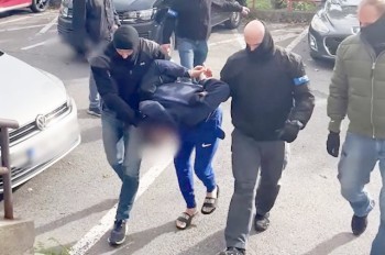 В Праге профессиональный боец избил случайного пассажира метро: видео