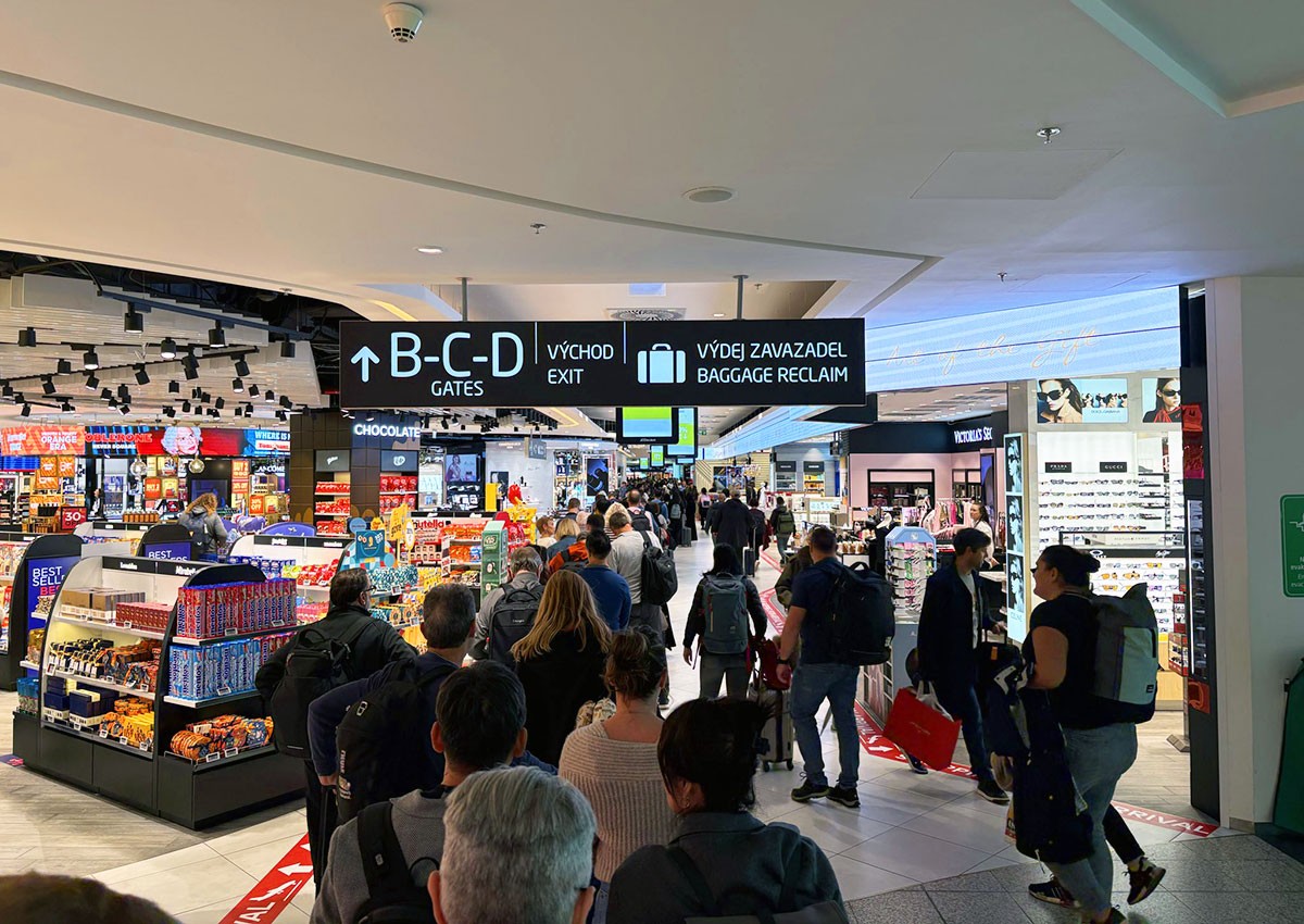 В аэропорту Праги образовались гигантские очереди из-за новой системы EES
