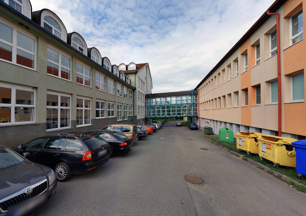 В Чехии ученик погиб в результате падения из окна гимназии