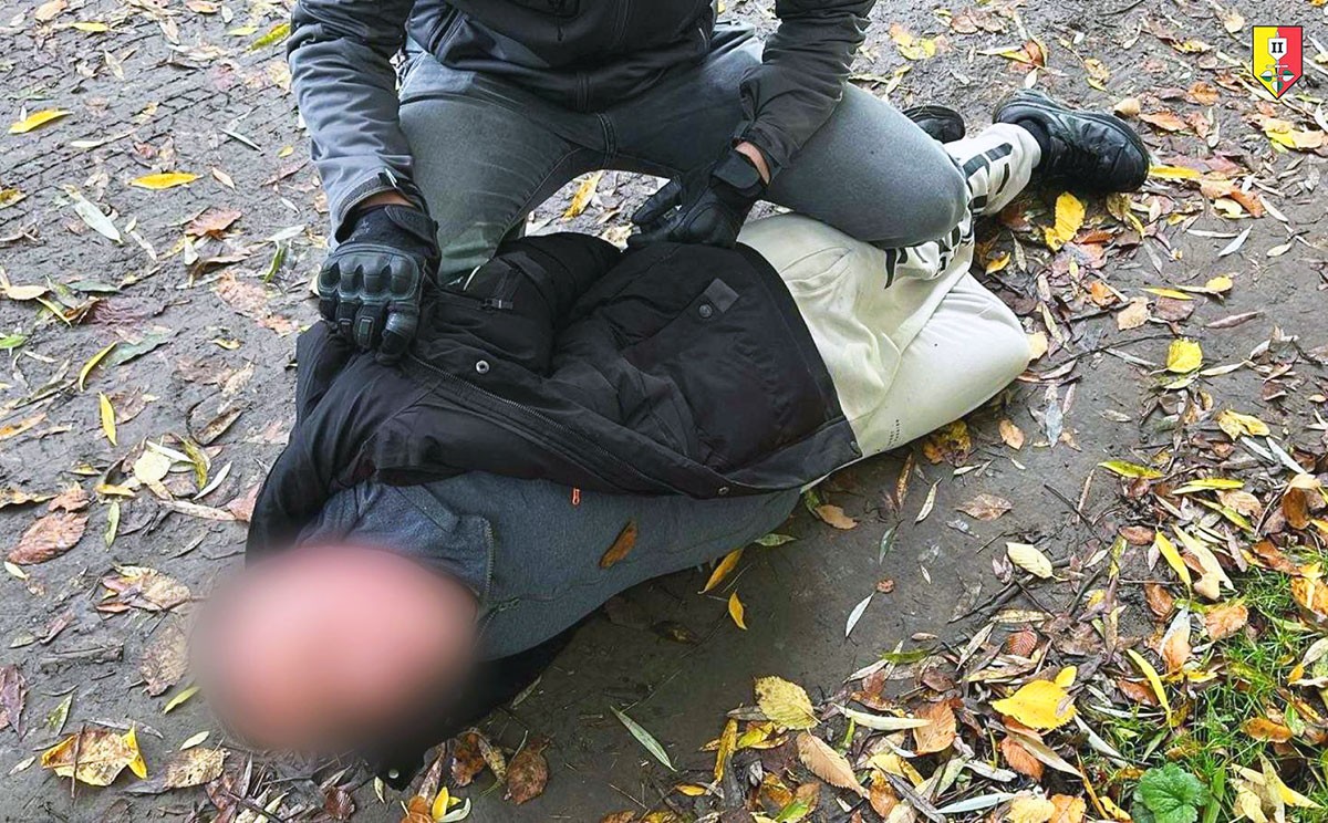 Иностранец пытался изнасиловать и ограбить женщину в Праге