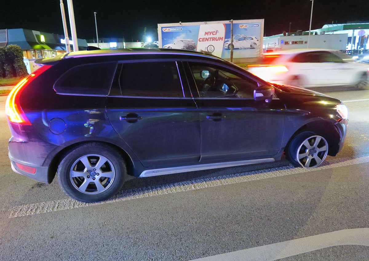 В Чехии пьяный водитель проехал 20 километров без передней шины