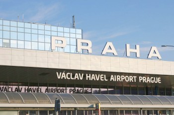 Аноним сообщил о дронах, надвигающихся на аэропорт Праги