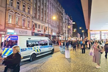 Сторонники Палестины заблокировали движение трамваев в центре Праги