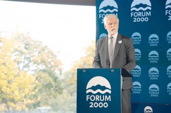 Президент Чехии: важно поддерживать в России тех, кто рискует всем ради правды