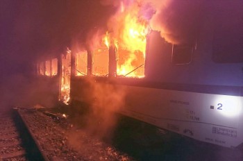 В Чехии пассажирский поезд загорелся во время движения 