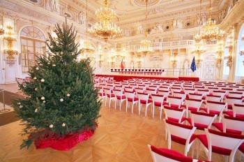Пражский Град откроет для посещения парадные залы, украшенные к Рождеству