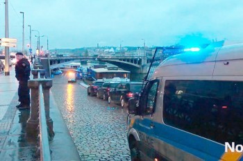 В реке в центре Праги обнаружили артиллерийский снаряд