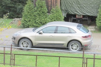 Разгневанные прихожане вынудили польского священника продать свой Porsche