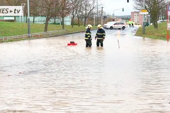 Тысячи пражан остались без воды из-за аварии: видео
