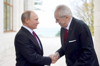 Земан на встрече с Путиным говорил по-русски и «уколол» чешских журналистов
