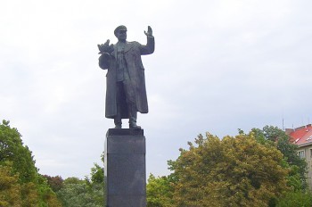 Посольство РФ в Чехии осудило осквернение памятника маршалу Коневу