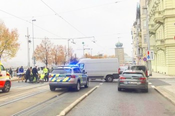 В центре Праги фургон сбил велосипедиста
