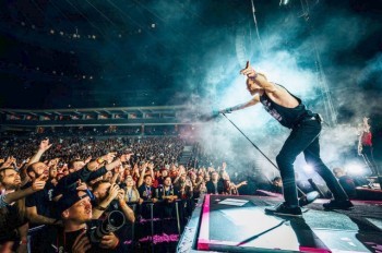 Пражские карманники обокрали десятки зрителей на концерте Sum 41