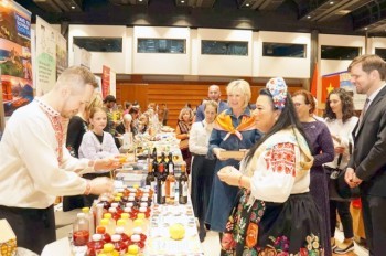 В Праге пройдет рождественская ярмарка посольств: подарки и блюда 40 стран мира