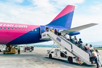 Четыре лоукостера объявили скидки на рейсы из Праги