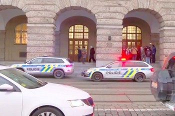 В Праге мужчина пришел в Карлов университет и пригрозил устроить стрельбу