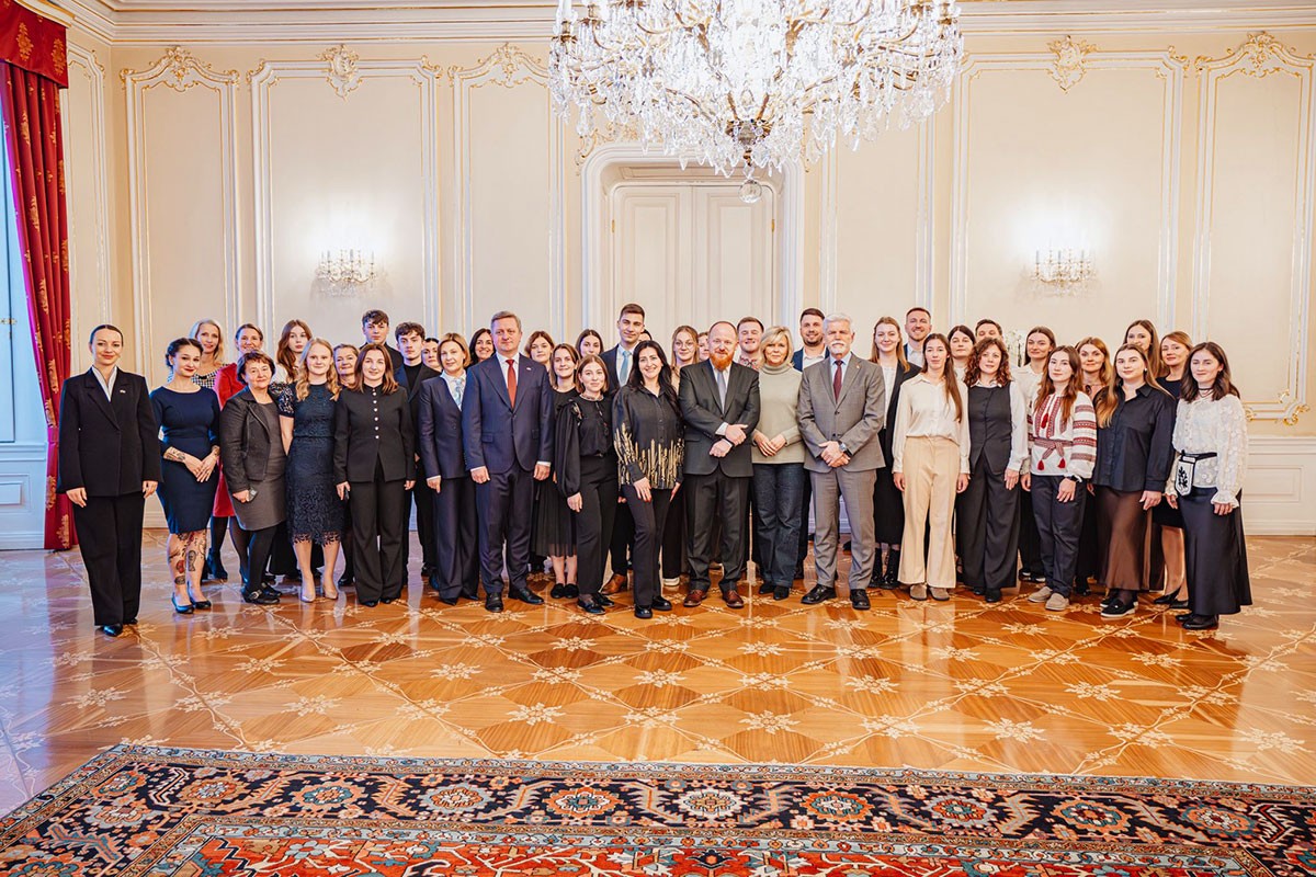 Президент Чехии принял в Пражском Граде волонтеров из Украины