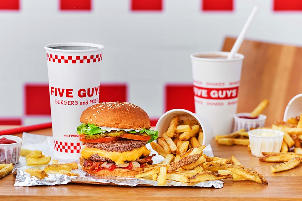 Названа дата открытия первого ресторана Five Guys в Праге