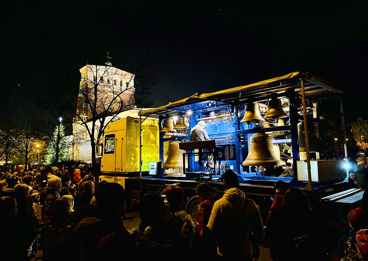 По Праге будет колесить рождественский карильон: расписание остановок