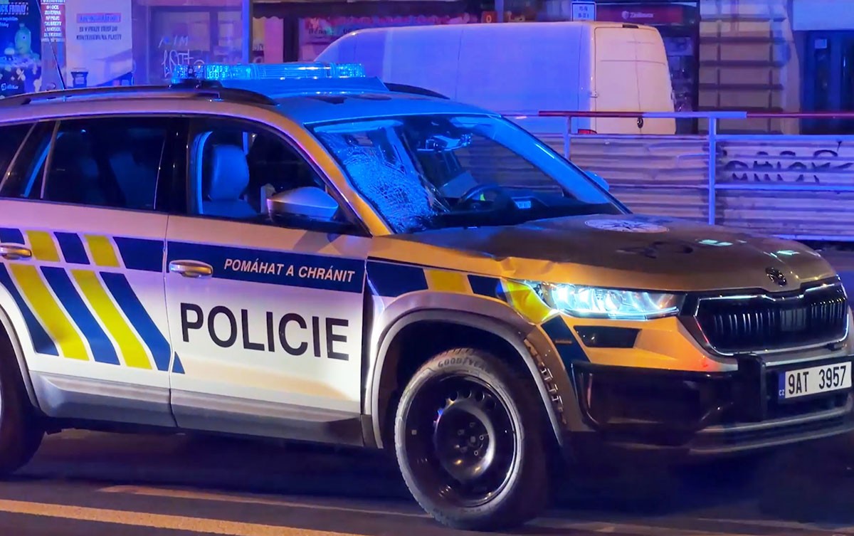 В Праге полицейская машина насмерть сбила пешехода