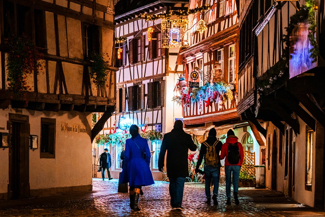 Прогулка по главной рождественской ярмарке Праги в день открытия: видео