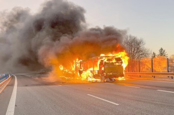 В Чехии автобус загорелся во время движения