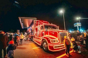 Праздник к нам приходит: рождественский грузовик Coca-Cola приедет в Прагу