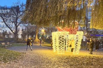 На Карловой площади Праги открылся бесплатный парк световых инсталляций